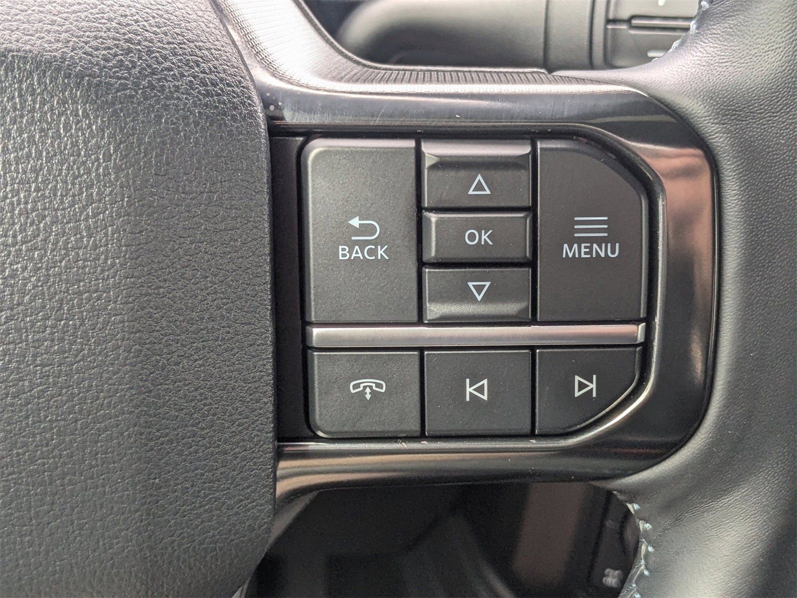 Certified 2025 Ford F250 Platinum w/ FX4 Off-Road Package image 30