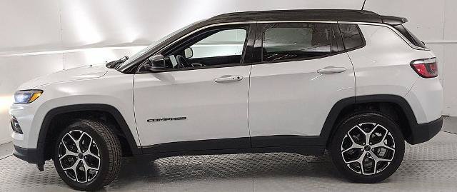 Used 2025 Jeep Compass Limited AWD/4WD image 5