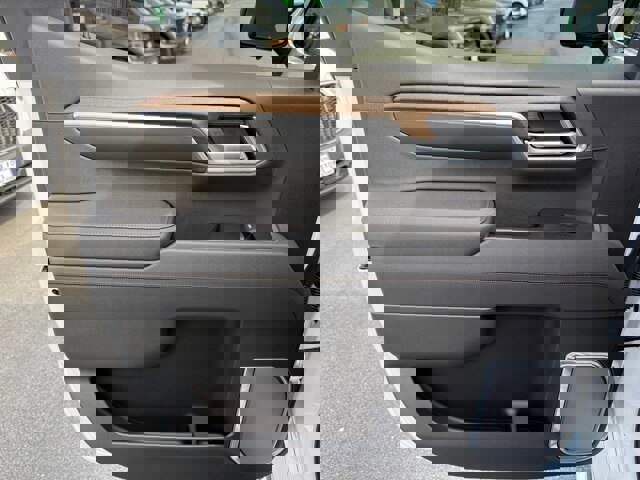 Used 2025 Chevrolet Silverado 1500 High Country w/ Z71 Off-Road Package image 13