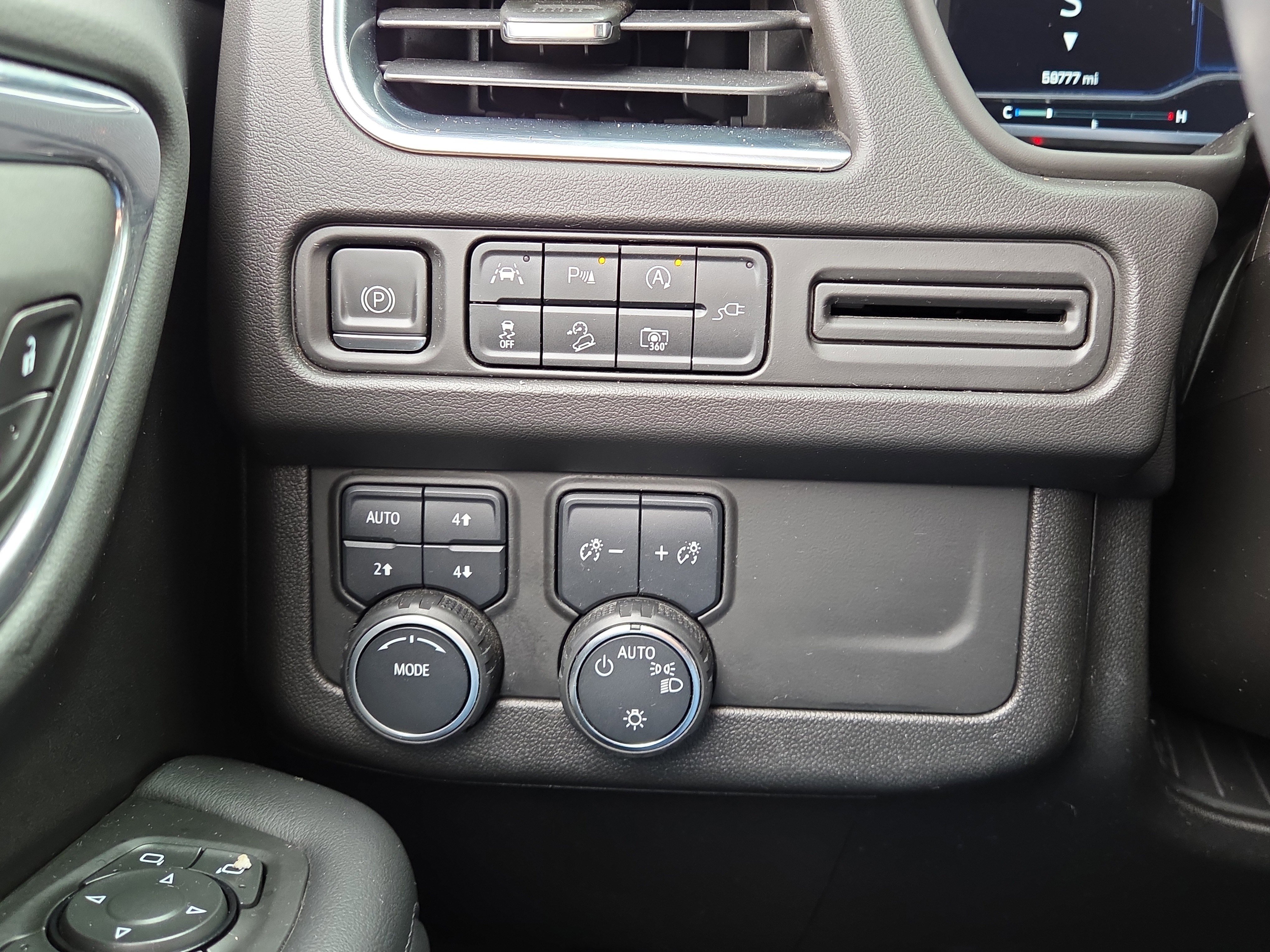 Used 2022 Chevrolet Tahoe Z71 w/ Luxury Package image 27