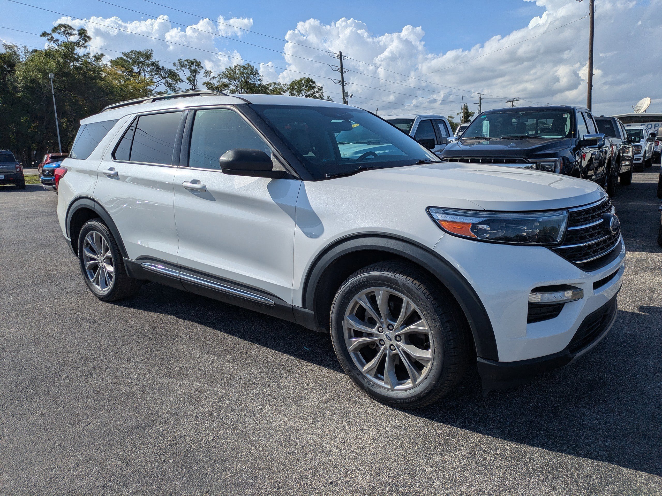 Certified 2022 Ford Explorer XLT w/ Equipment Group 202A RWD image 7