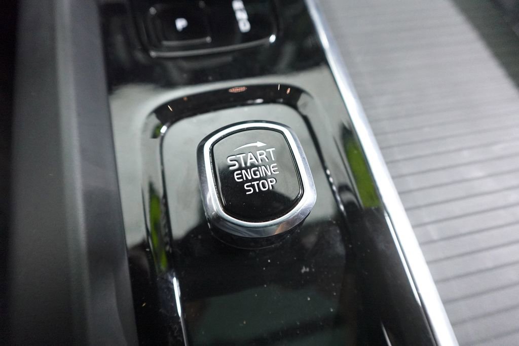 Used 2023 Volvo XC60 B5 Core image 22