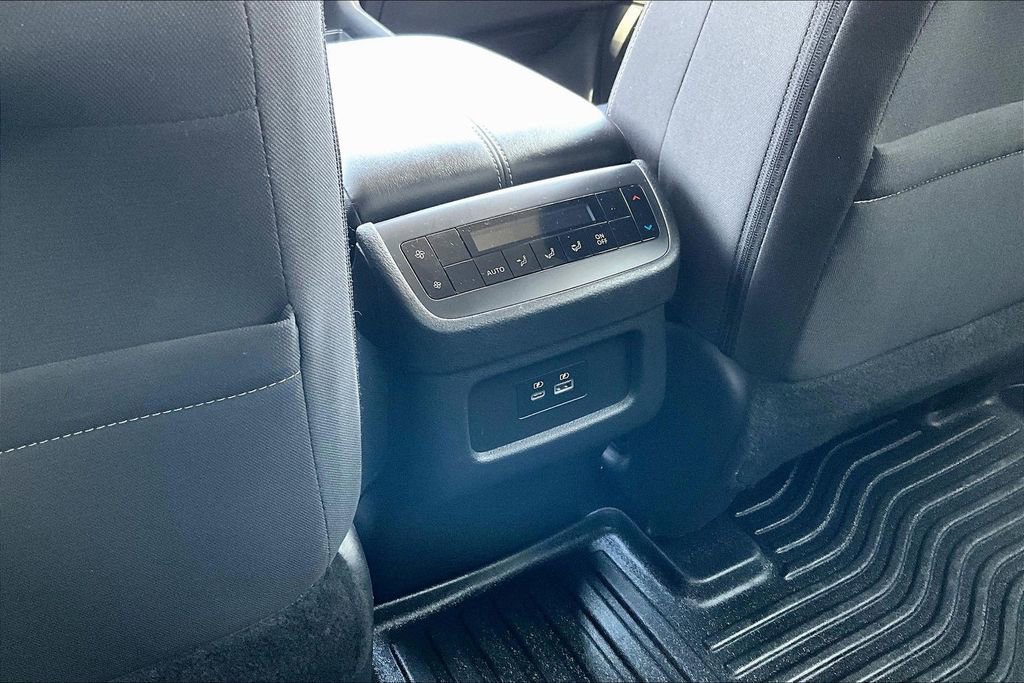 Used 2024 Nissan Pathfinder SV image 34