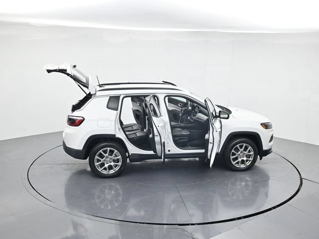 Used 2023 Jeep Compass Latitude AWD/4WD image 42