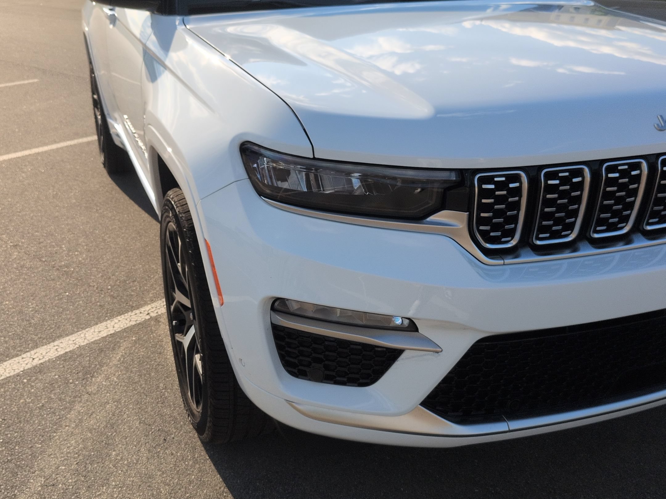 Used 2024 Jeep Grand Cherokee Summit AWD/4WD image 10