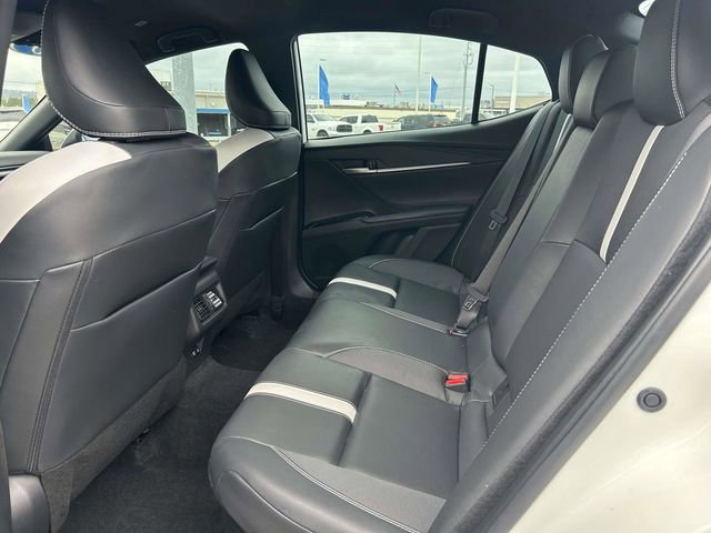 Used 2025 Toyota Camry SE w/ Convenience Package image 13