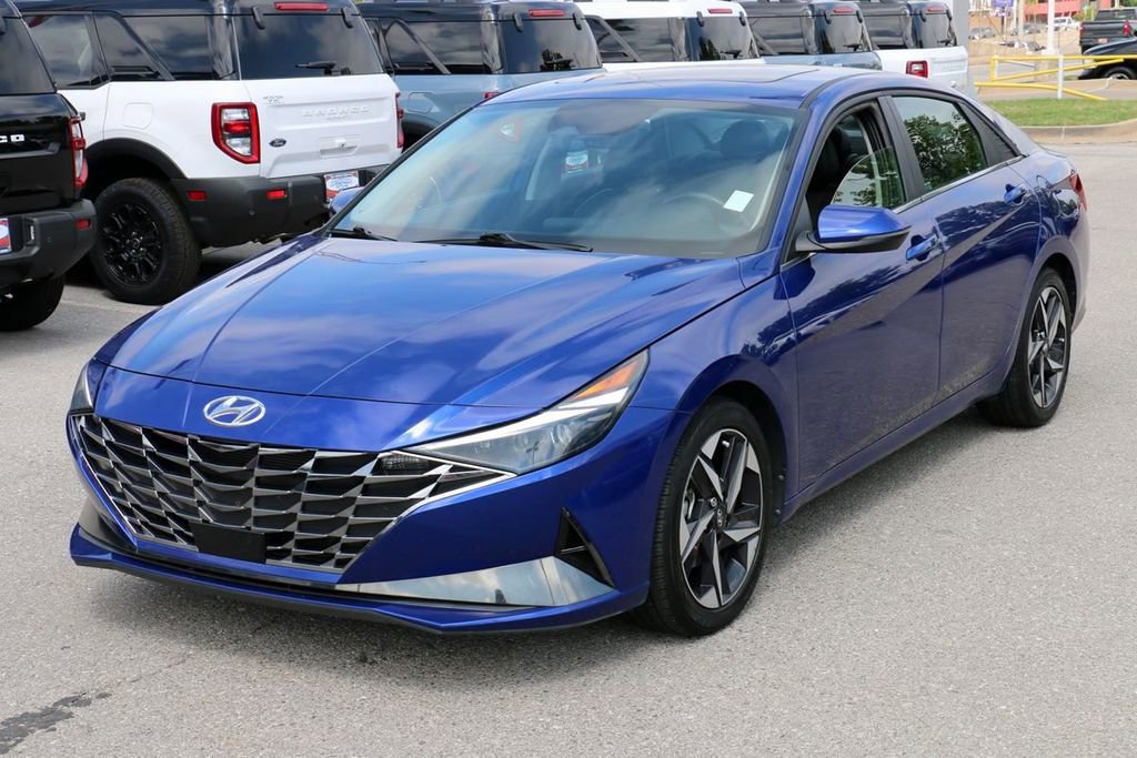 Used 2021 Hyundai Elantra Limited w/ Cargo Package FWD image 2