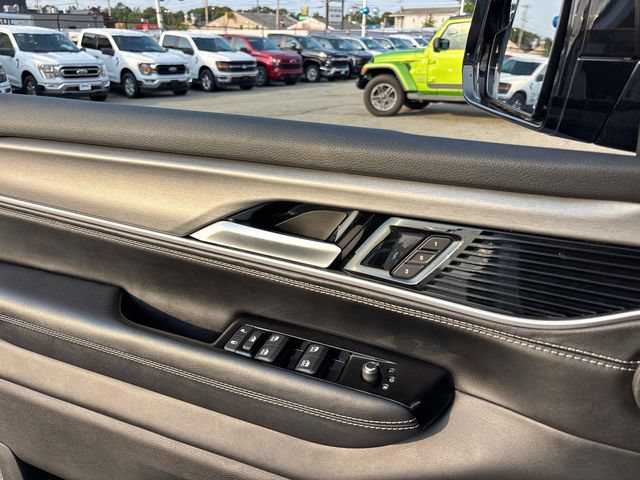 Used 2025 Jeep Wagoneer Series II w/ 8-Passenger Seating Package AWD/4WD image 22