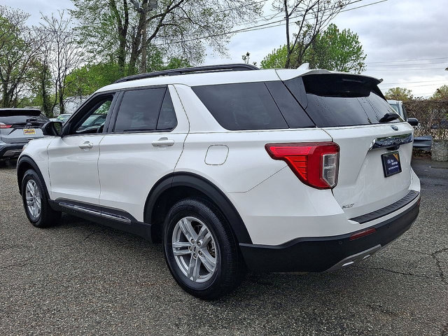 Certified 2023 Ford Explorer XLT w/ Equipment Group 202A AWD/4WD image 3