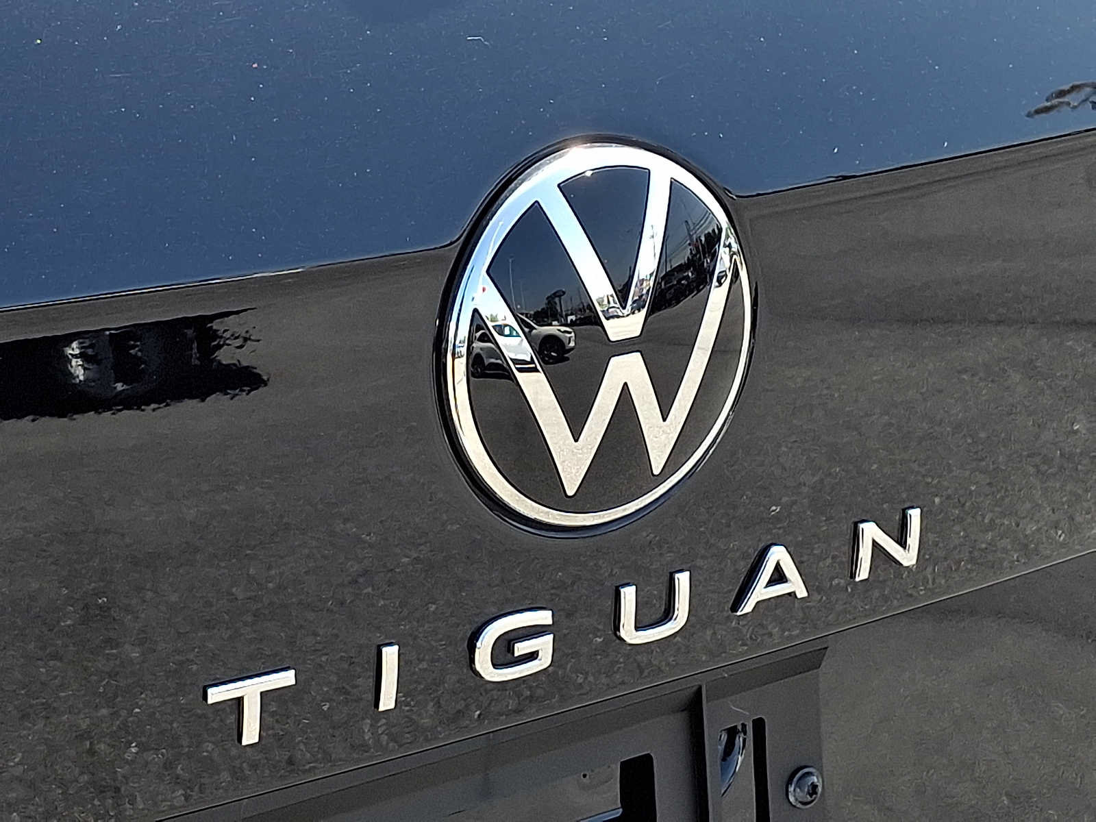 Used 2024 Volkswagen Tiguan SE R-Line AWD/4WD image 29