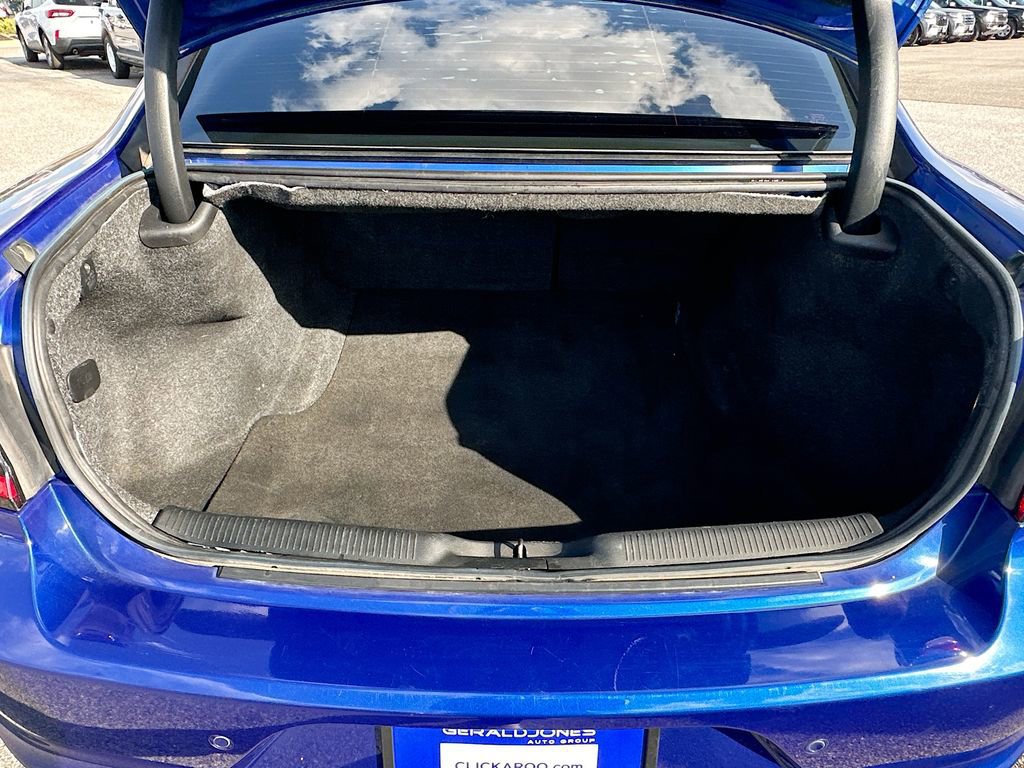 Used 2018 Dodge Charger SXT w/ Blacktop Package image 16