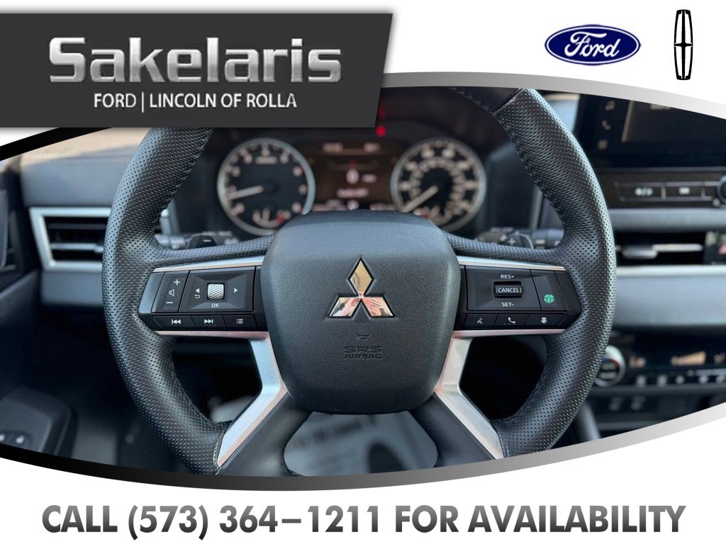 Used 2025 Mitsubishi Outlander AWD image 15