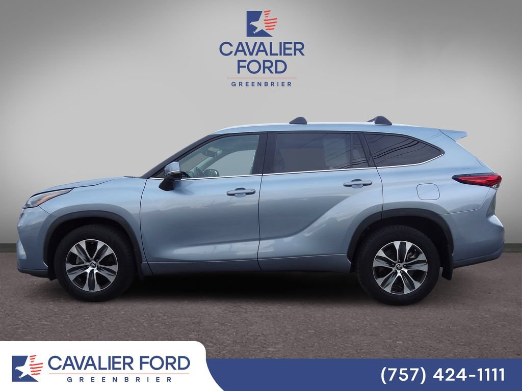 Used 2022 Toyota Highlander XLE AWD/4WD image 4