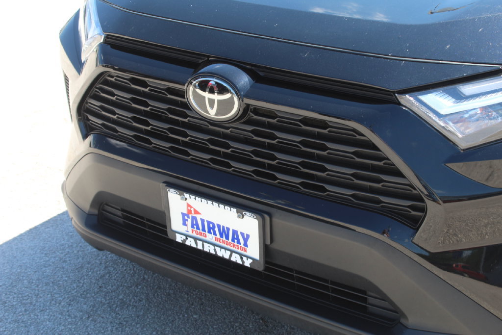 Used 2025 Toyota RAV4 LE AWD/4WD image 6