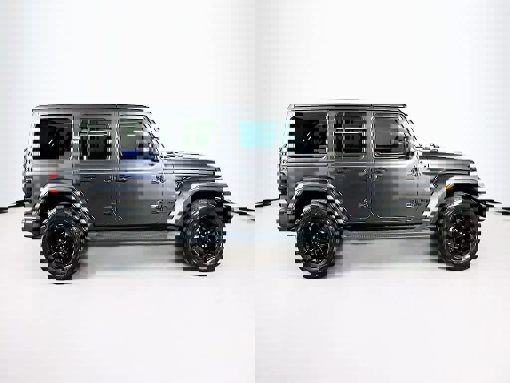 Used 2020 Jeep Wrangler Unlimited Sahara image 6