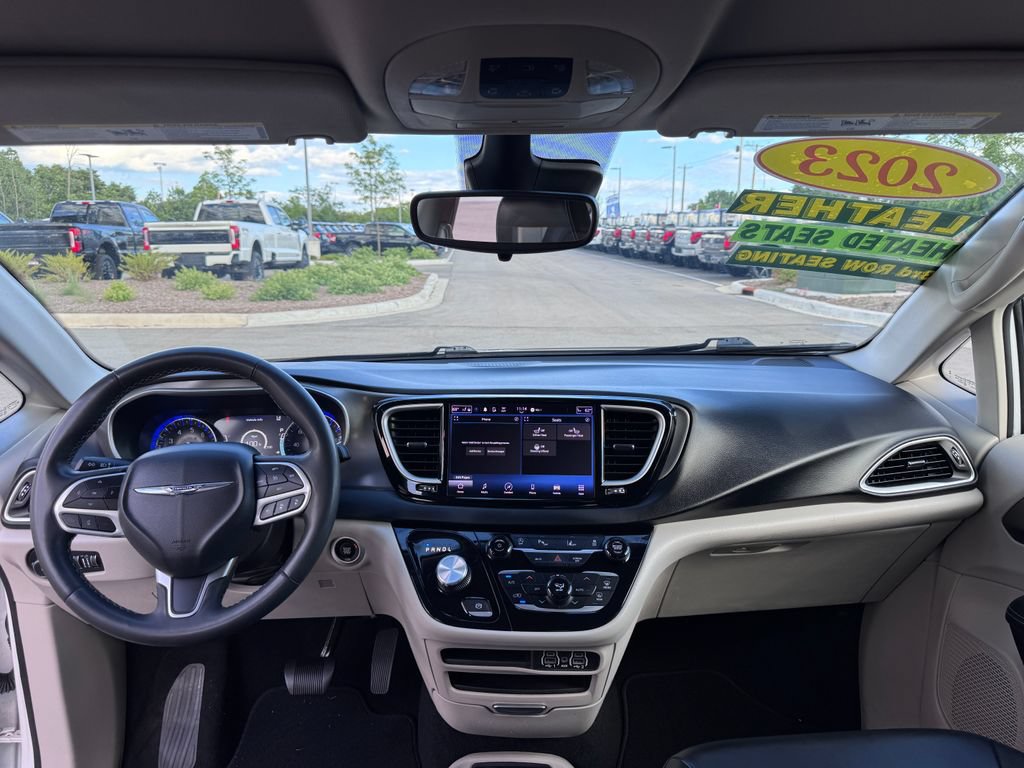 Used 2023 Chrysler Pacifica Touring-L FWD image 26
