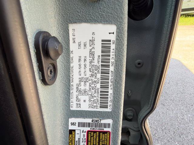Used 2018 Toyota Tacoma SR5 AWD/4WD image 14