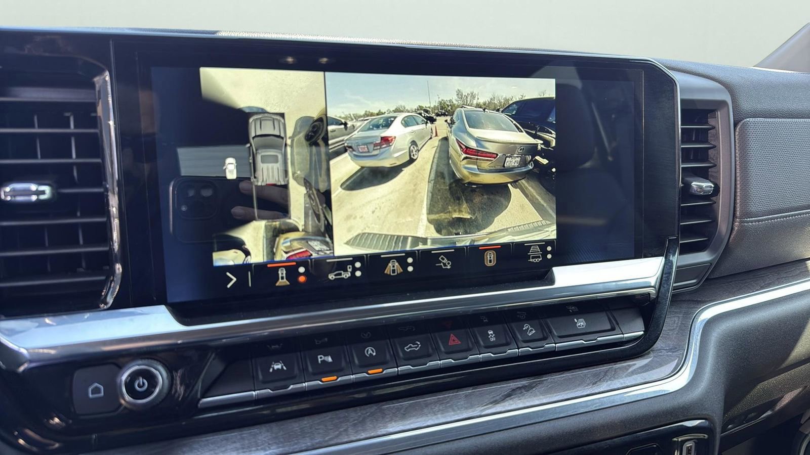 Used 2025 Chevrolet Silverado 1500 LTZ image 19