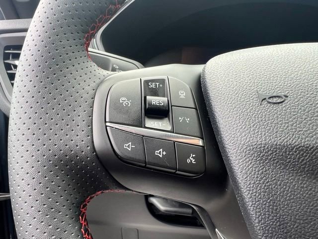Certified 2025 Ford Escape ST-Line AWD/4WD image 9