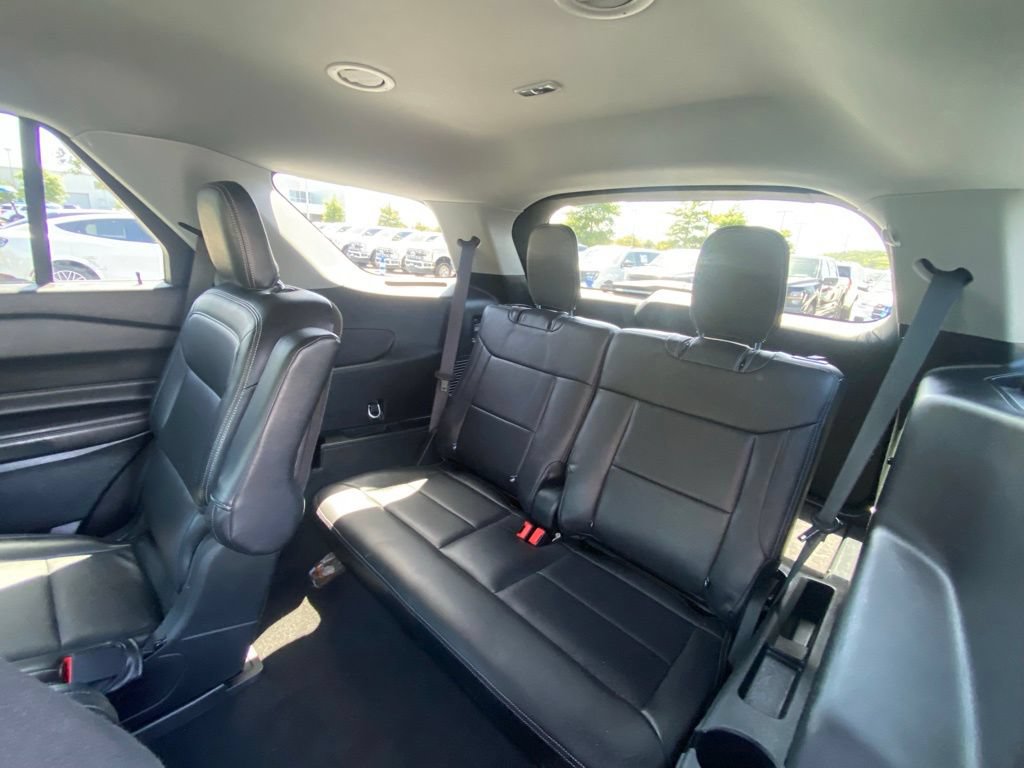 Certified 2024 Ford Explorer XLT RWD image 25
