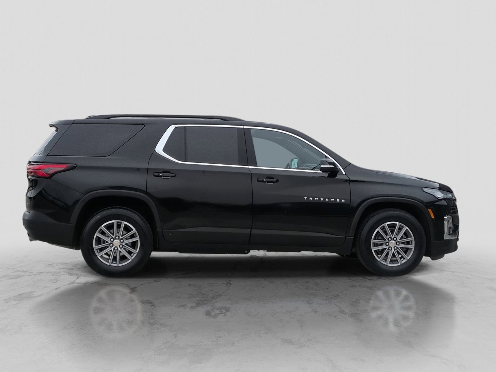 Used 2022 Chevrolet Traverse LT w/ LPO, Cargo Package image 9