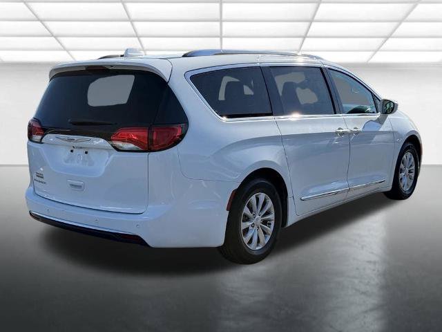 Used 2018 Chrysler Pacifica Touring-L FWD image 11