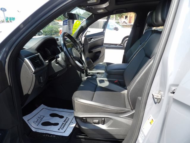 Used 2020 Volkswagen Atlas Cross Sport SE w/ Panoramic Sunroof Package FWD image 24