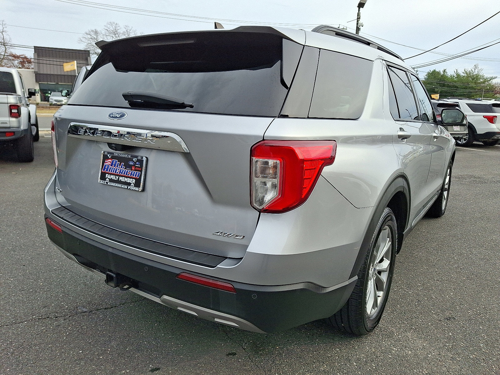 Certified 2021 Ford Explorer XLT w/ Equipment Group 202A image 4