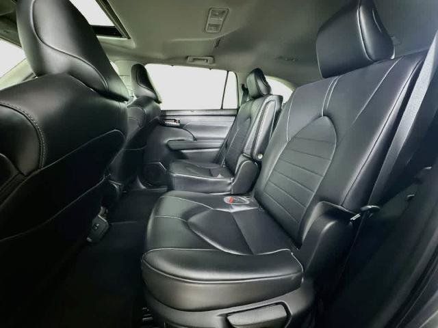 Used 2023 Toyota Highlander XLE FWD image 14