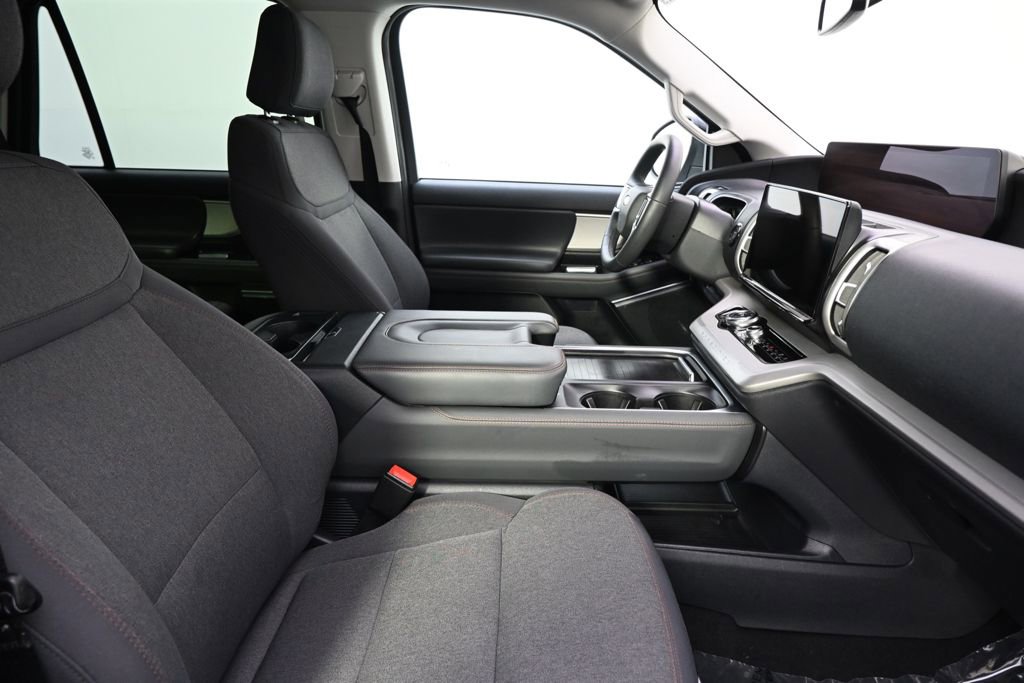 Certified 2025 Ford Expedition Active image 16