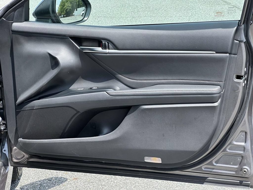 Used 2018 Toyota Camry XLE FWD image 9