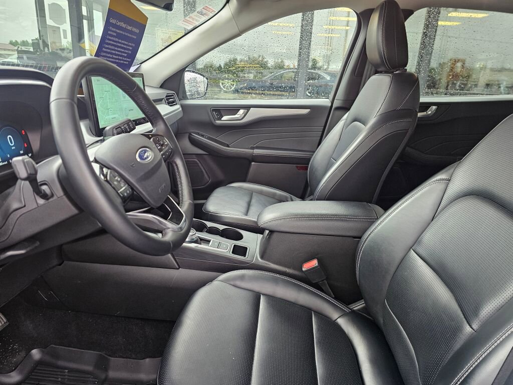 Certified 2025 Ford Escape Platinum AWD/4WD image 17