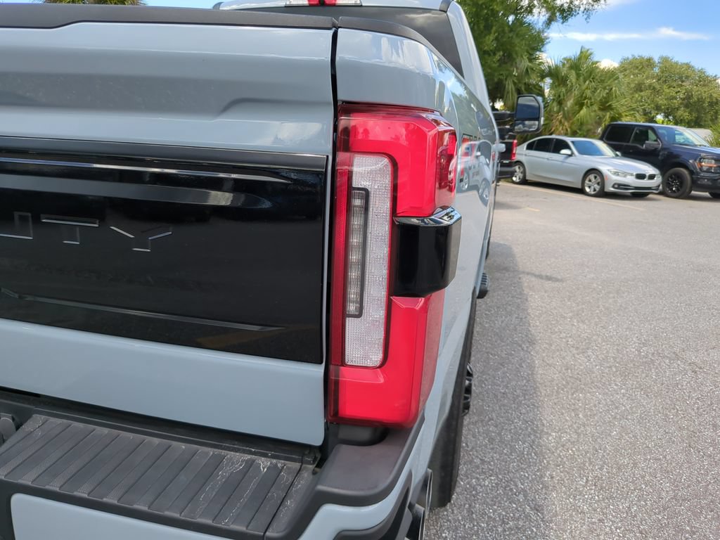 Certified 2025 Ford F250 Platinum w/ FX4 Off-Road Package AWD/4WD image 12