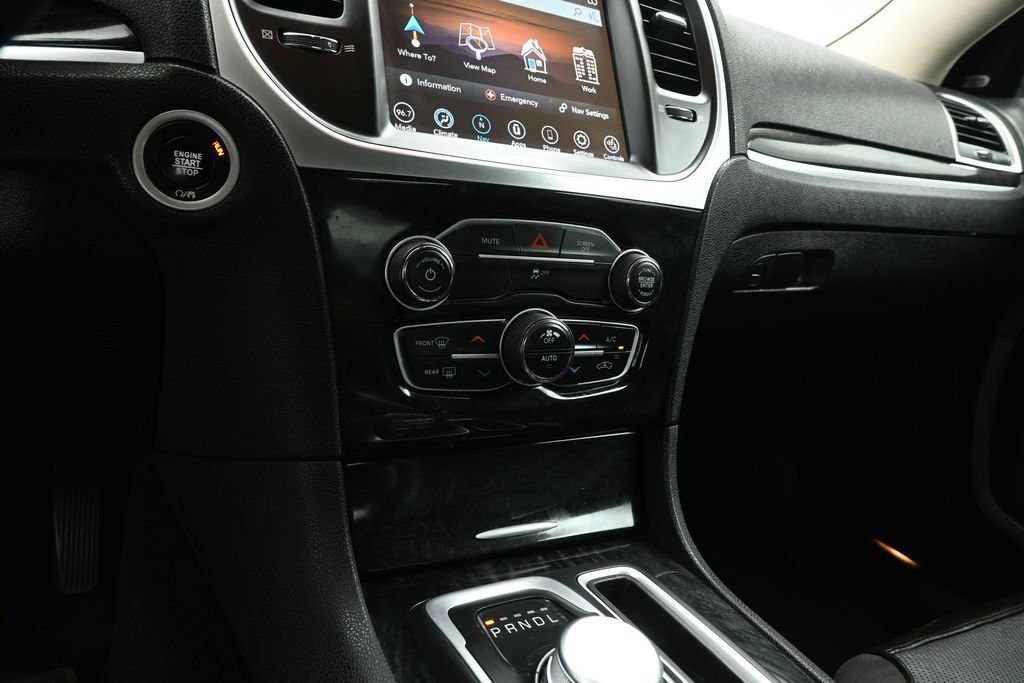 Used 2020 Chrysler 300 Limited AWD/4WD image 14
