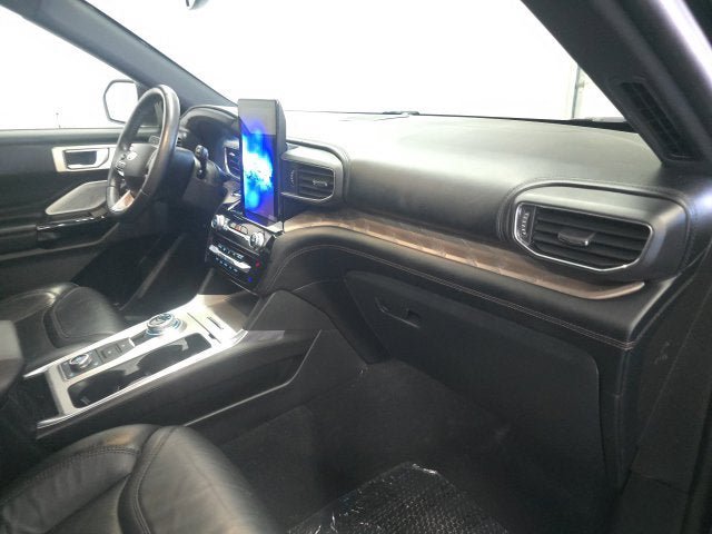 Certified 2024 Ford Explorer Platinum w/ Technology Package AWD/4WD image 4