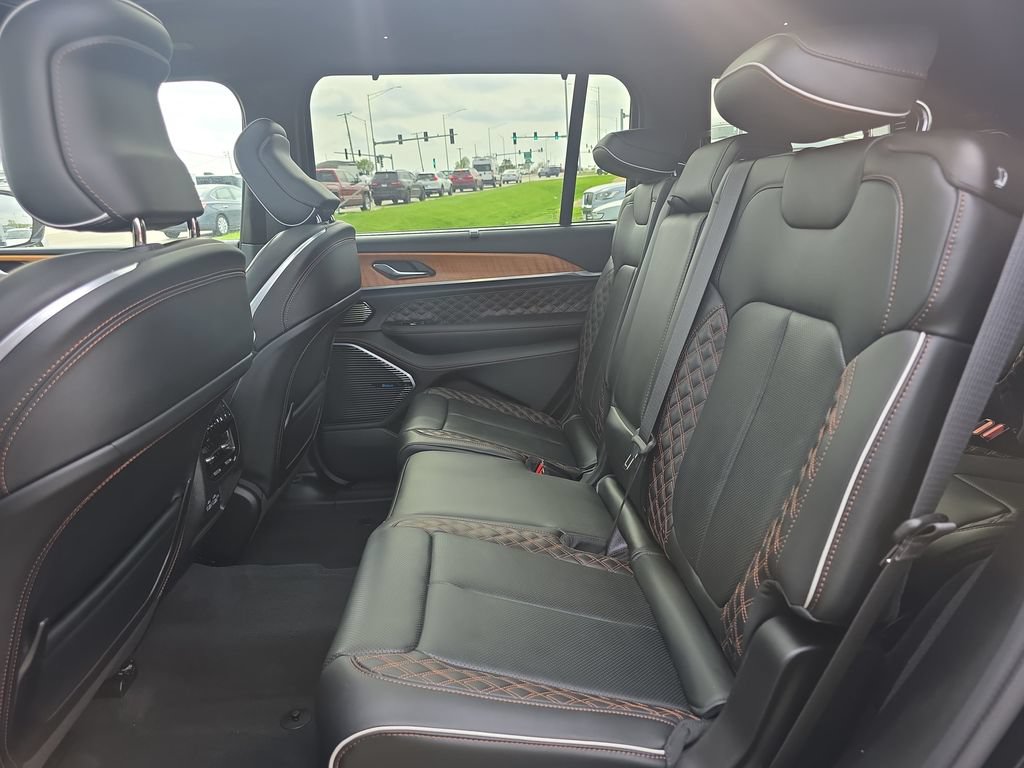 Used 2024 Jeep Grand Cherokee L Summit AWD/4WD image 43