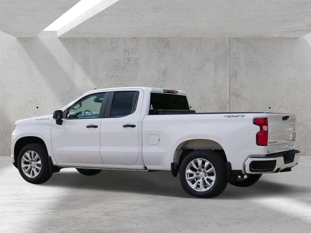 Used 2019 Chevrolet Silverado 1500 Custom w/ Custom Value Package AWD/4WD image 4