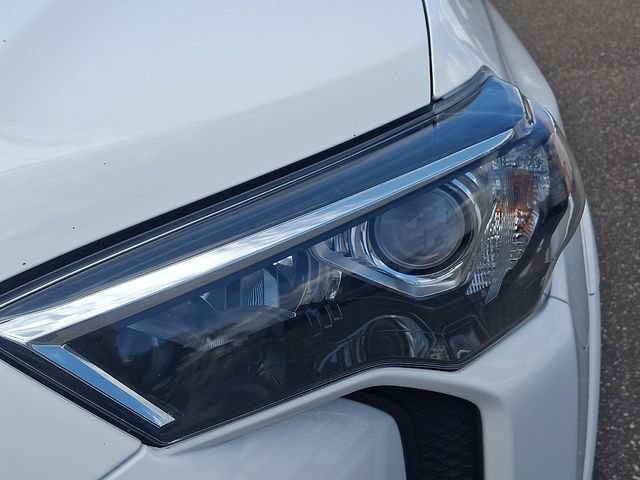 Used 2020 Toyota 4Runner SR5 Premium w/ Moonroof Package AWD/4WD image 9