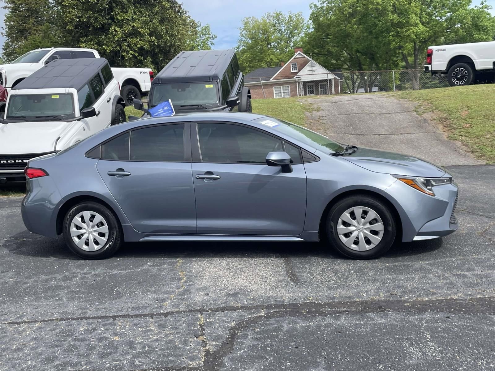 Used 2022 Toyota Corolla L FWD image 2