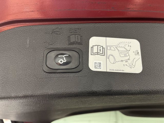Certified 2019 Ford Escape Titanium w/ U9j03 - Titanium Tow Package AWD/4WD image 28