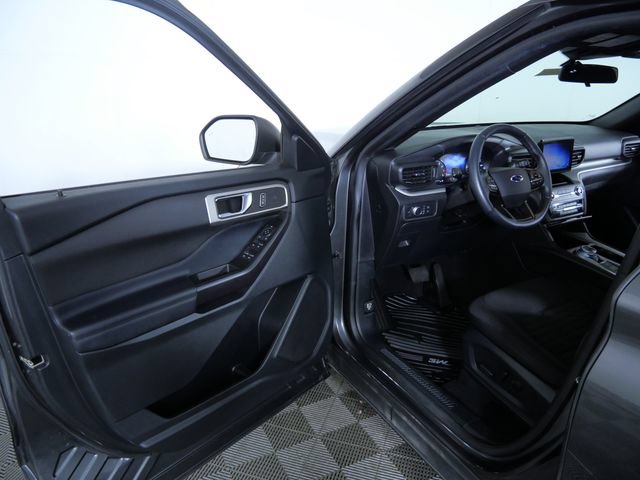 Certified 2020 Ford Explorer XLT w/ Comfort Package AWD/4WD image 16