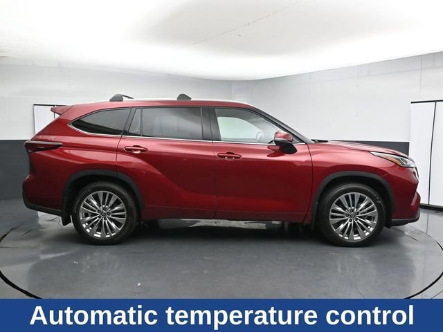 Used 2025 Toyota Highlander Platinum AWD/4WD image 16