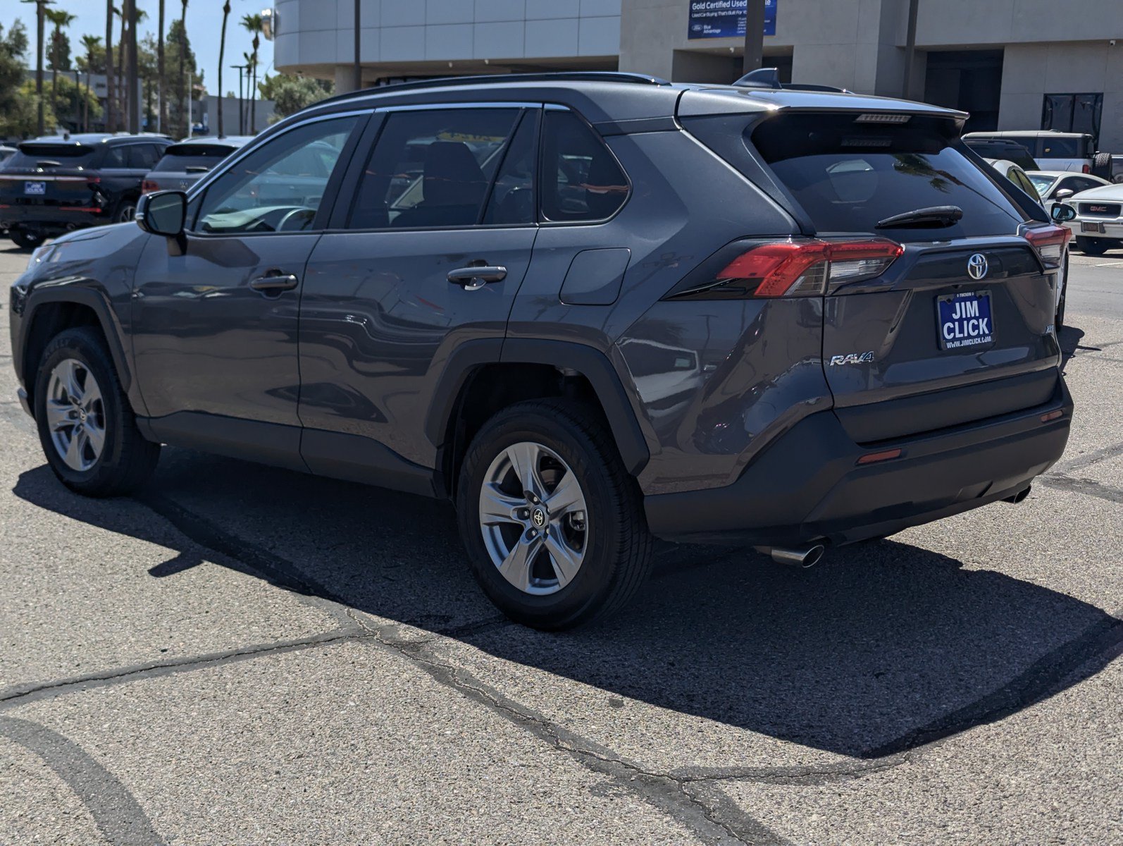 Used 2024 Toyota RAV4 XLE FWD image 4