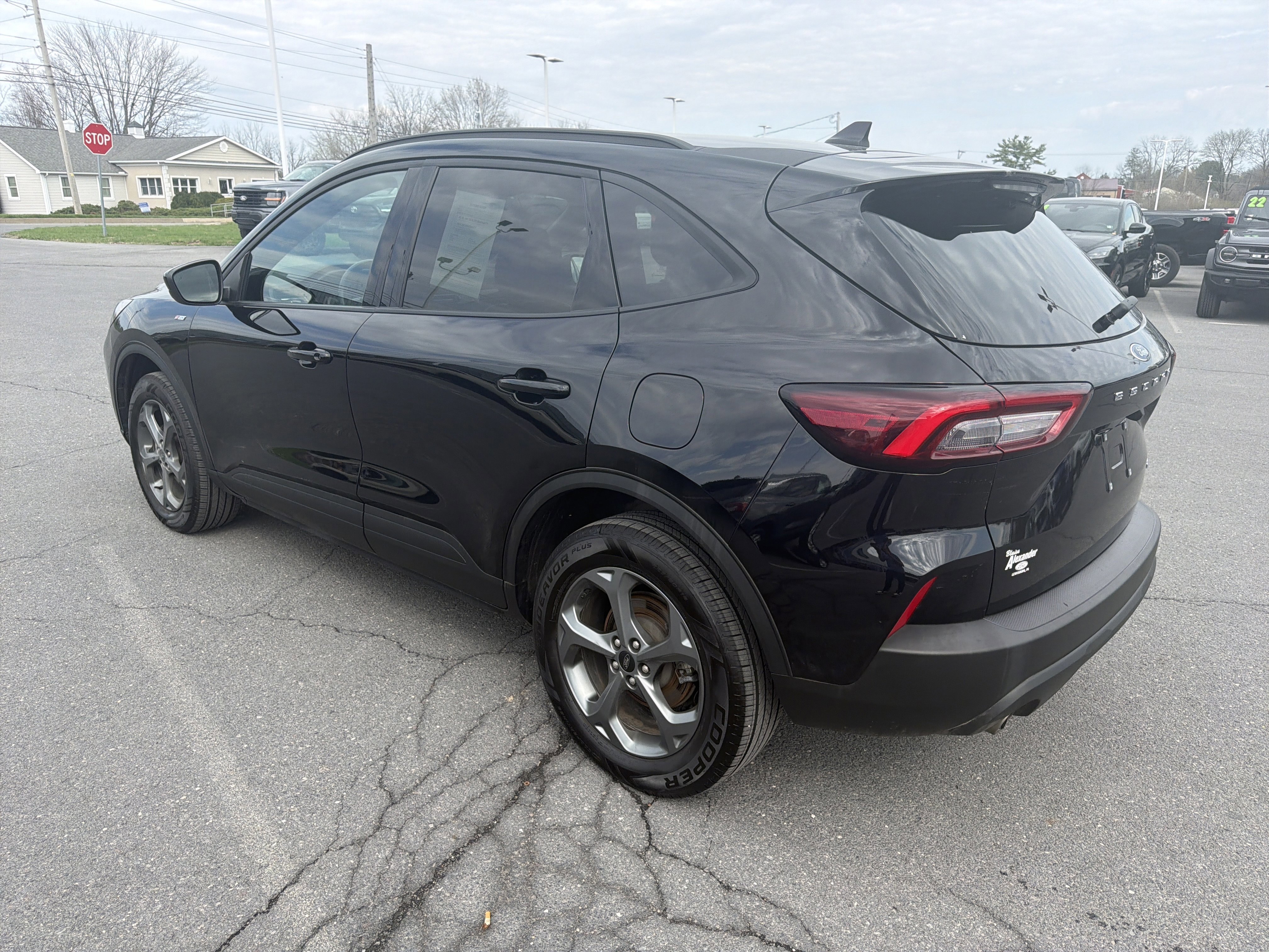 Certified 2025 Ford Escape ST-Line Select AWD/4WD image 3