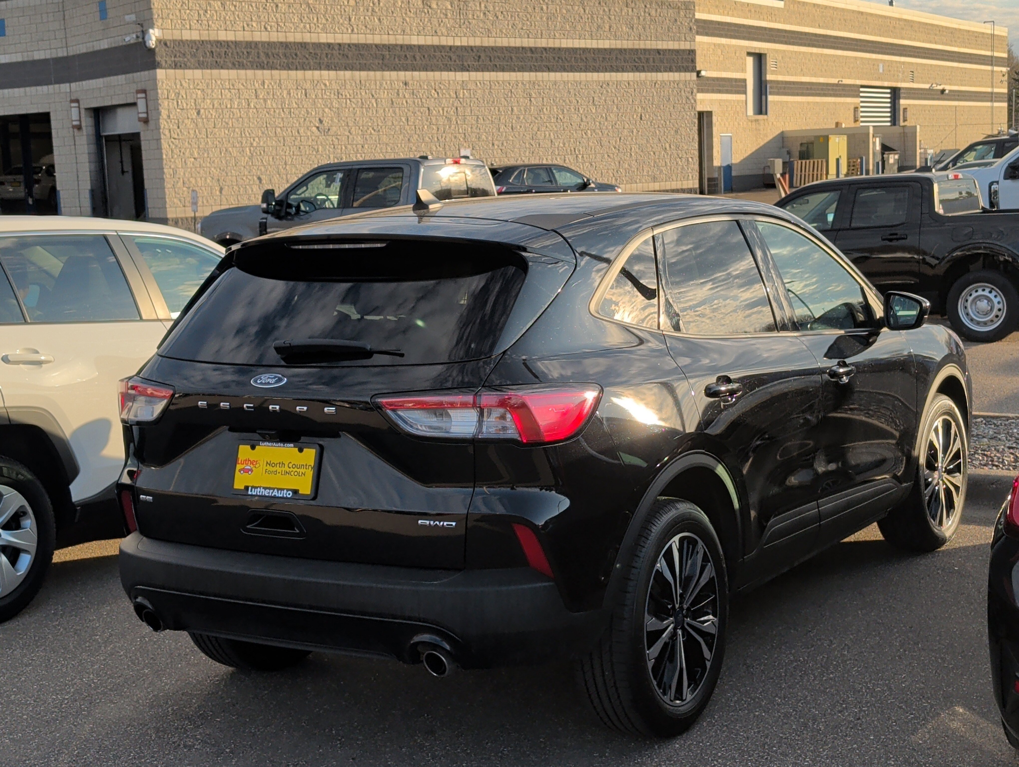 Certified 2022 Ford Escape SE w/ SE Sport Appearance Package image 3