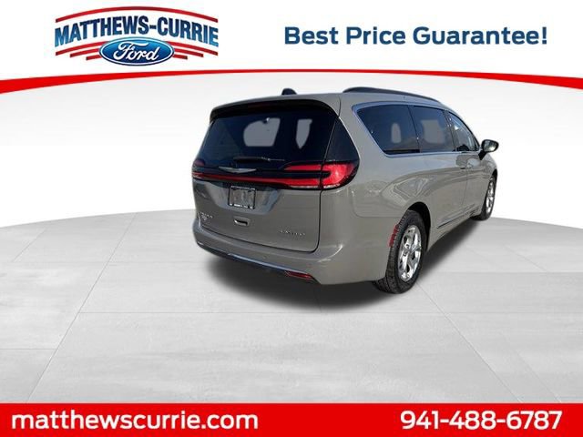 Used 2023 Chrysler Pacifica Limited image 4