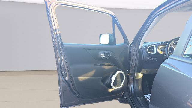 Used 2020 Jeep Renegade Latitude w/ Cold Weather Group image 14