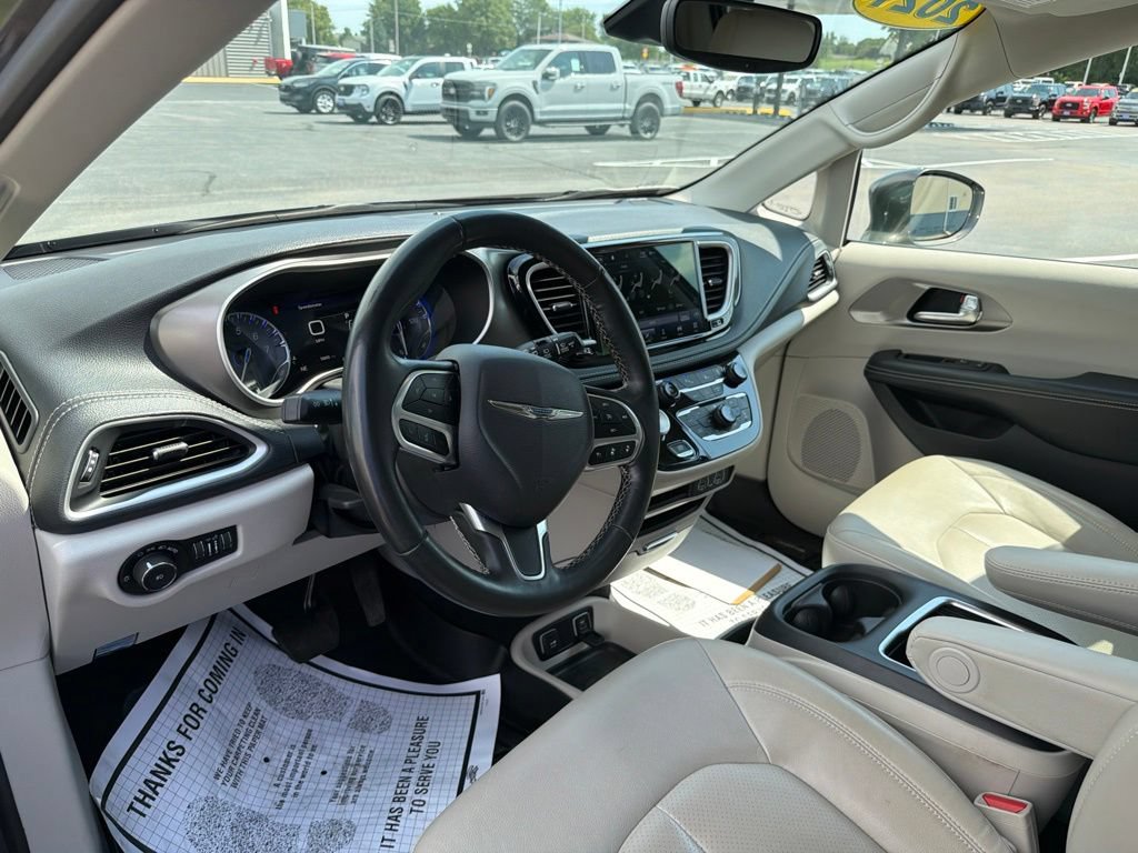Used 2021 Chrysler Pacifica Touring-L AWD/4WD image 10