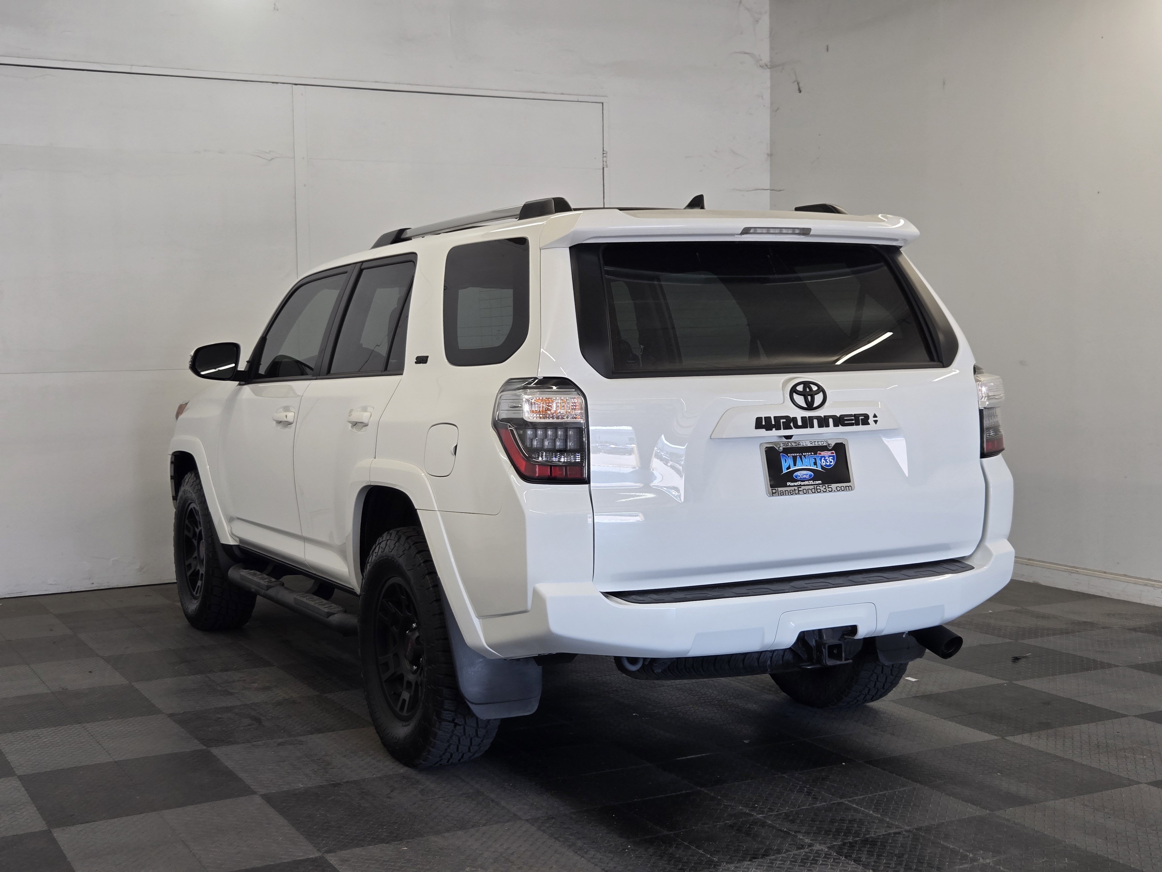 Used 2023 Toyota 4Runner SR5 Premium w/ Moonroof Package AWD/4WD image 5