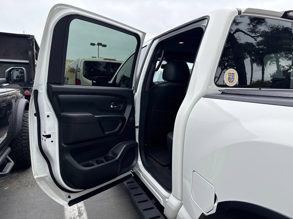 Used 2021 Nissan Titan PRO-4X w/ Pro-4x Convenience Package AWD/4WD image 13
